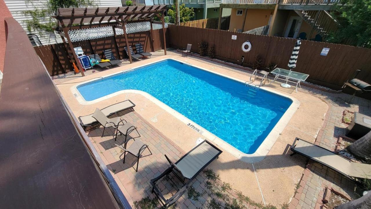 Cozy 2 Bedroom With Big Pool - Campeche Triplex Unit C Home サウス・パドリー・アイランド エクステリア 写真