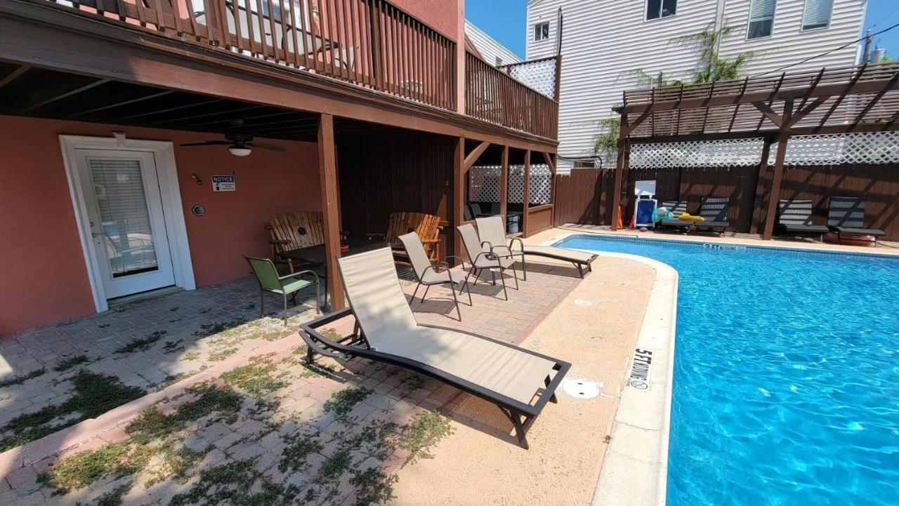 Cozy 2 Bedroom With Big Pool - Campeche Triplex Unit C Home サウス・パドリー・アイランド エクステリア 写真