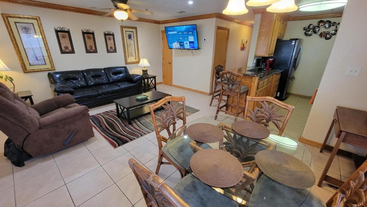 Cozy 2 Bedroom With Big Pool - Campeche Triplex Unit C Home サウス・パドリー・アイランド エクステリア 写真
