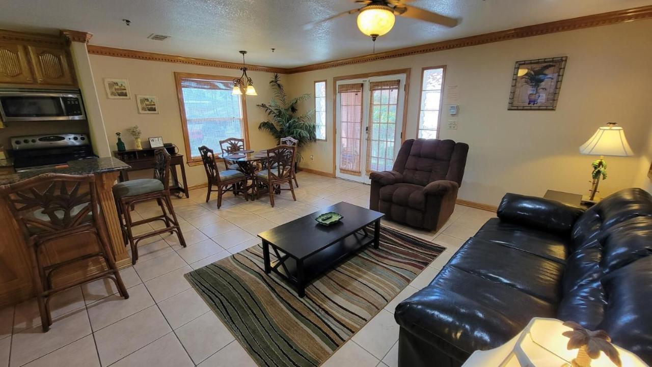Cozy 2 Bedroom With Big Pool - Campeche Triplex Unit C Home サウス・パドリー・アイランド エクステリア 写真