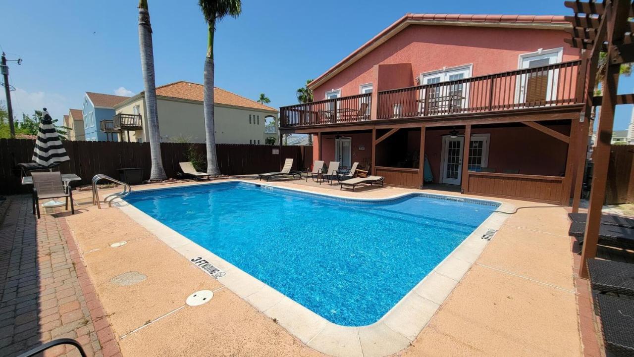 Cozy 2 Bedroom With Big Pool - Campeche Triplex Unit C Home サウス・パドリー・アイランド エクステリア 写真