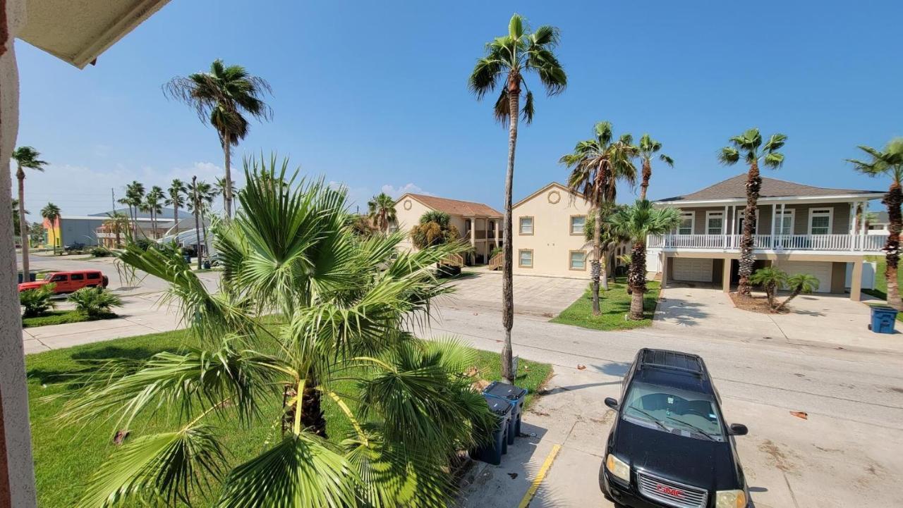 Cozy 2 Bedroom With Big Pool - Campeche Triplex Unit C Home サウス・パドリー・アイランド エクステリア 写真
