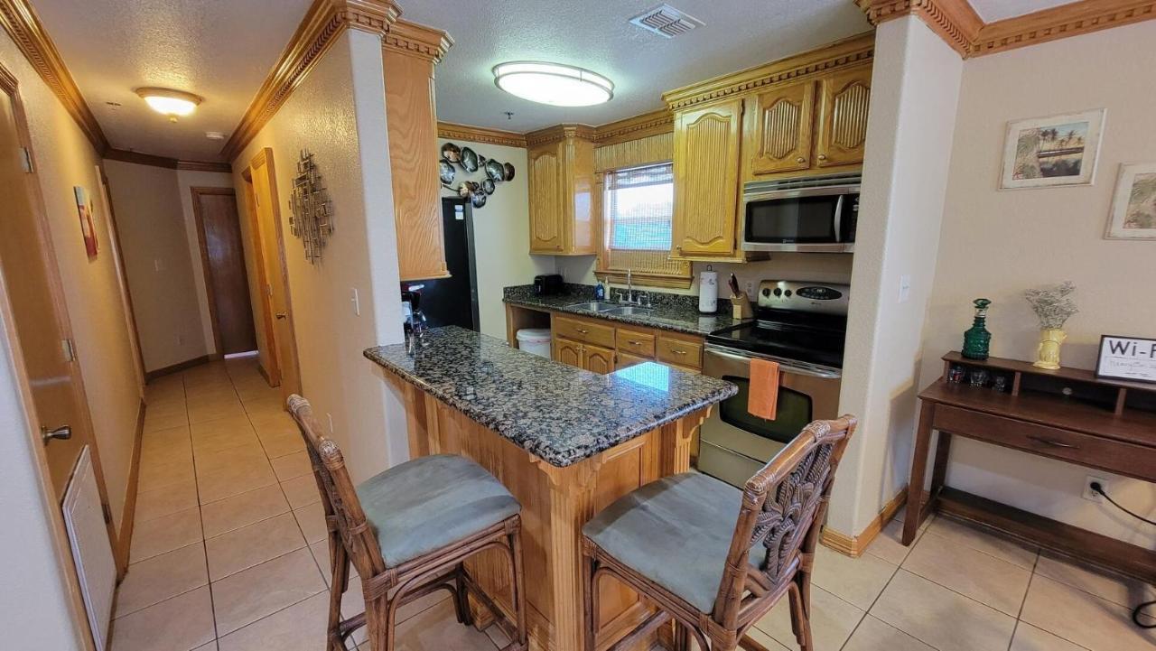Cozy 2 Bedroom With Big Pool - Campeche Triplex Unit C Home サウス・パドリー・アイランド エクステリア 写真