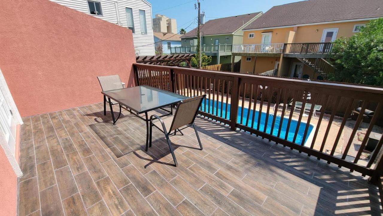 Cozy 2 Bedroom With Big Pool - Campeche Triplex Unit C Home サウス・パドリー・アイランド エクステリア 写真